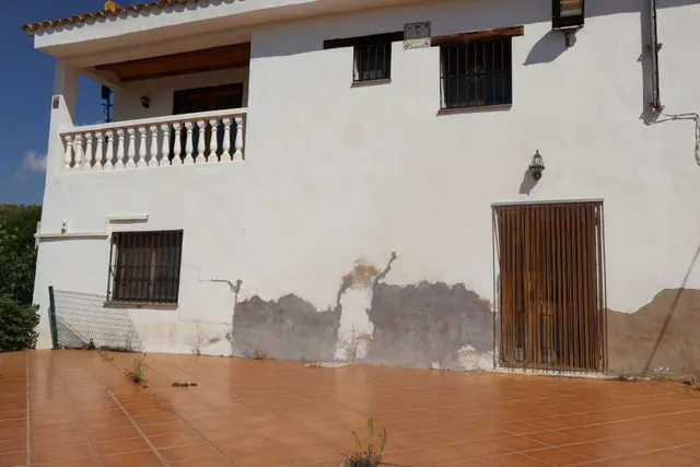 MASIA VALLADA CON PISCINA, ZONA PARA CABALLOS Y MAS DE 2 HECTAREAS DE TERRENO — 38