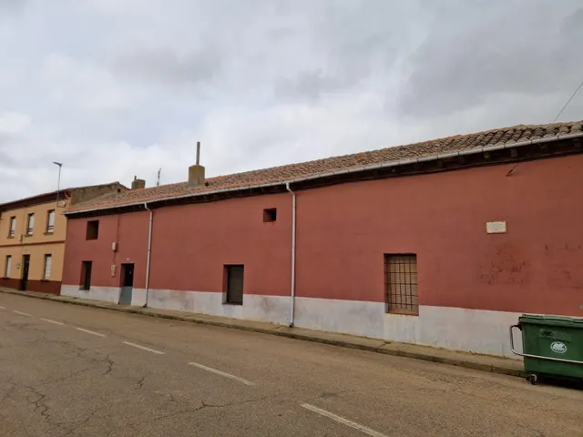 SE VENDE CASA EN MORILA DE LOS OTEROS, PARCELA CON 553 M2, PARA ENTRAR A VIVIR. — 19