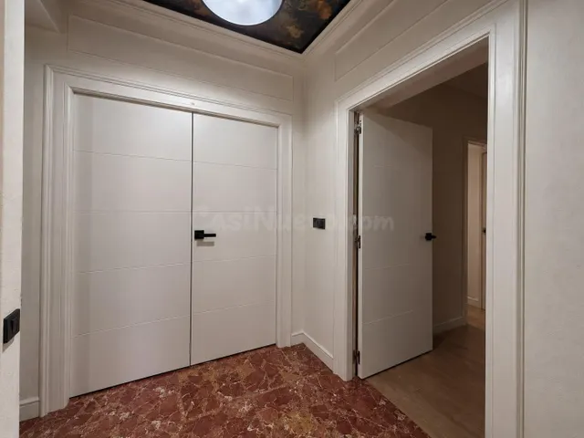PISO EN VENTA DE 4 DORMITORIOS, 3 BAÑOS, BALCÓN Y PATIO - foto 3