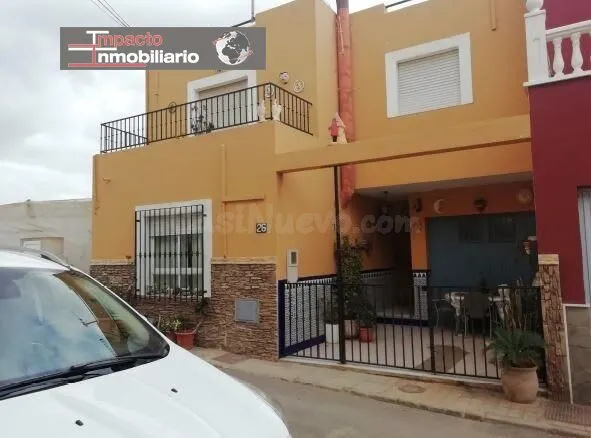 SE VENDE ADOSADO OCUPADO, BARRIO SAN VICENTE, EL ALQUIAN