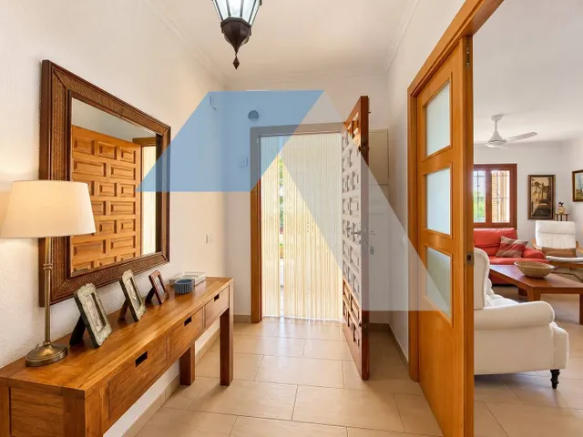 Chalet en parcela urbana con piscina privada en san vicente del raspeig — 27
