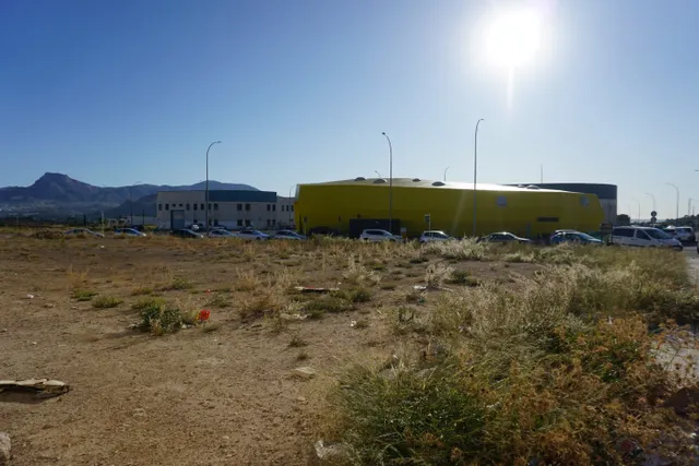 TERRENO INDUSTRIAL EN POLIGONO EL PASTORET PARA EDIFICAR, MUY BIEN UBICADA A LA ENTRADA DEL POLIGONO — 3
