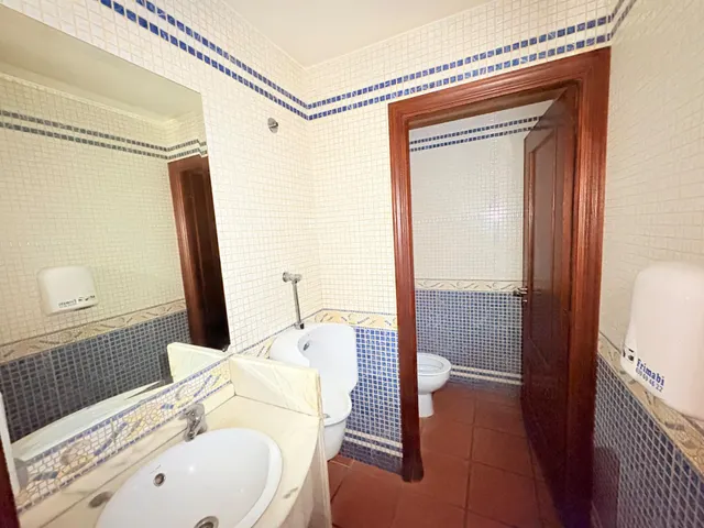 LOCAL TOTALMENTE ACONDICIONADO - LISTO PARA FUNCIONAR con posibilidad de alquiler!!! — 11