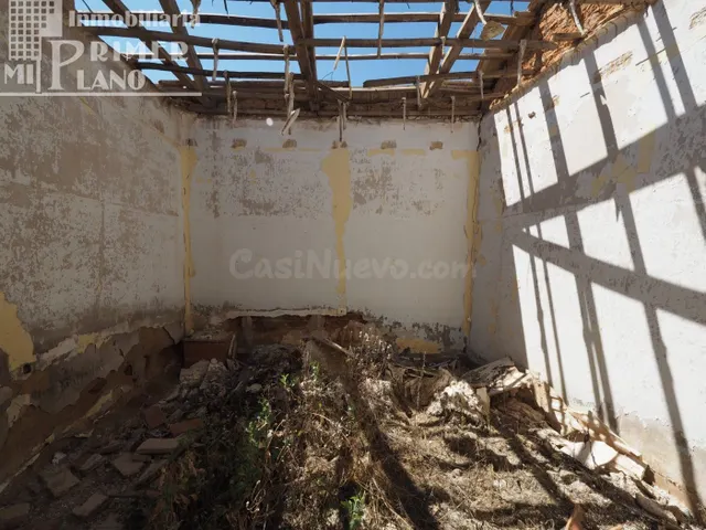 Se vende solar de 160 m2 con 22 metros de fachada en una de  - foto 4