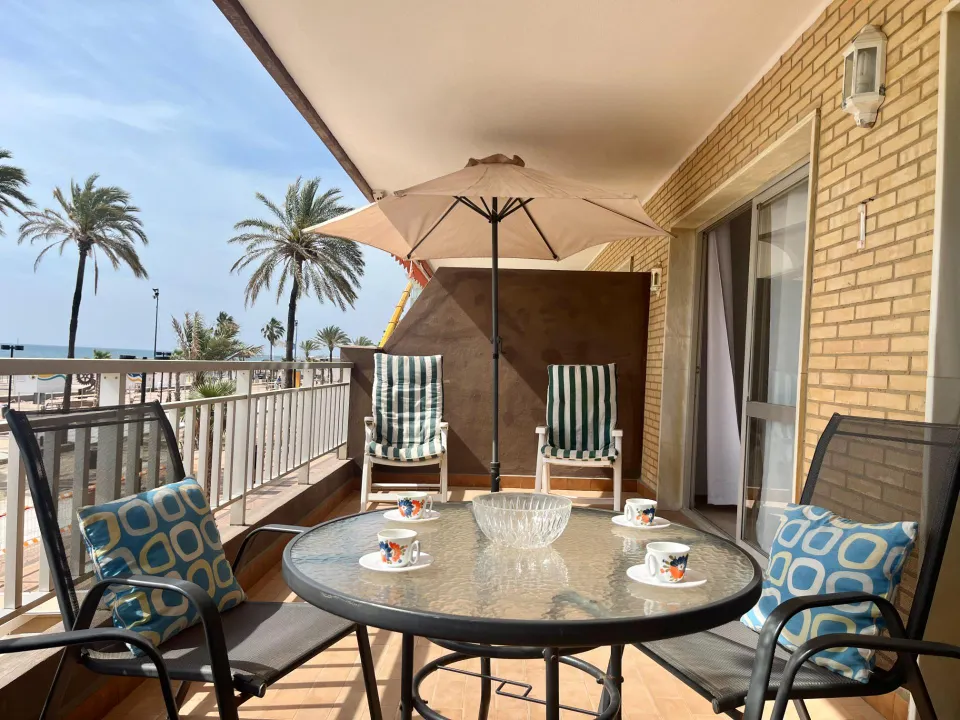 APARTAMENTO VACACIONAL, PRIMERA LÍNEA DE PLAYA VFT/MA/59241 / NRUA: ESFCTU0000290390001575010000000000000000VUT/MA/592416
