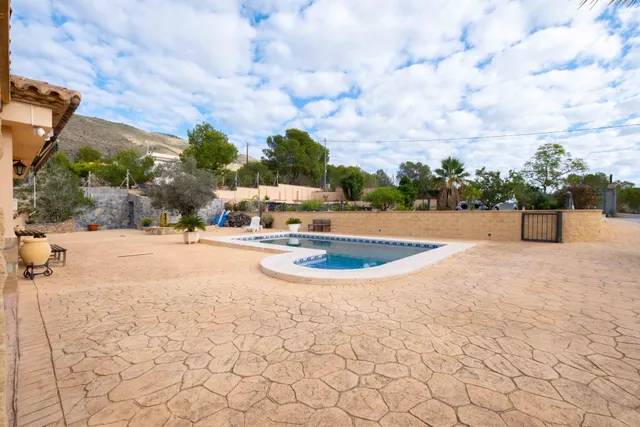 Preciosa finca Chalet con 4 dormitorios y 3.000 m2 de parcela vallada en la Robella — 15