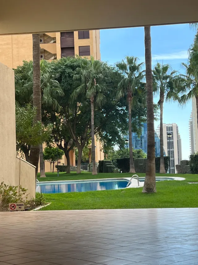 Piso en presidente adolfo suarez (playa poniente) — 24