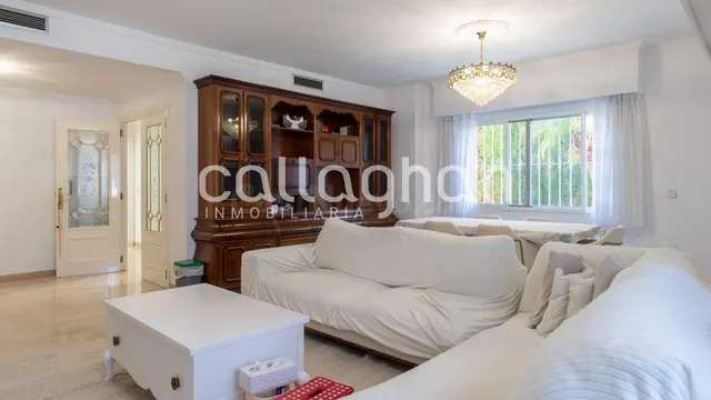 Chalet de lujo en Park Nord: 300 m2 de elegancia, jardín y t - foto 5
