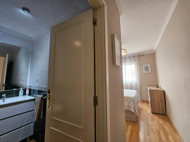 Piso familiar con Garaje, Trastero y Piscina en El Pinillo, a 800 Metros del Mediterráneo — 39