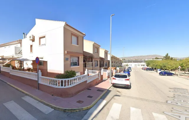 Se vende casa independiente en Blanca (Murcia).