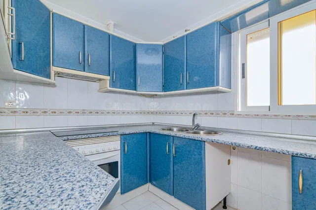 PISO DE 3 habitaciones Y COCHERA EN LA ZUBIA - foto 3