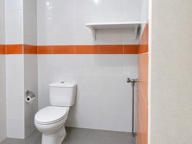 Tu negocio, a pie de calle en Almería - foto 4