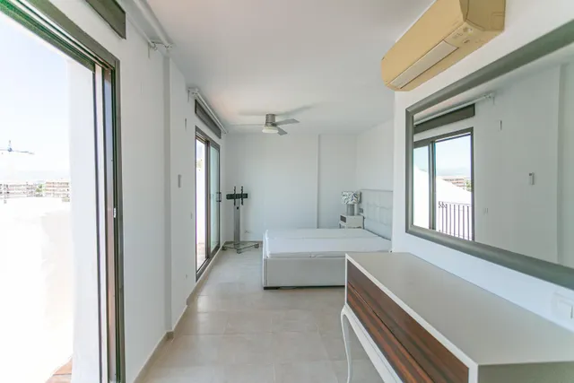 Precioso Atico Triplex de 4 dormitorios en Altos de los Monteros en perfecto estado — 11