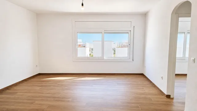 Apartamento reformado en el centro de Roses, a solo 50 metro - foto 2
