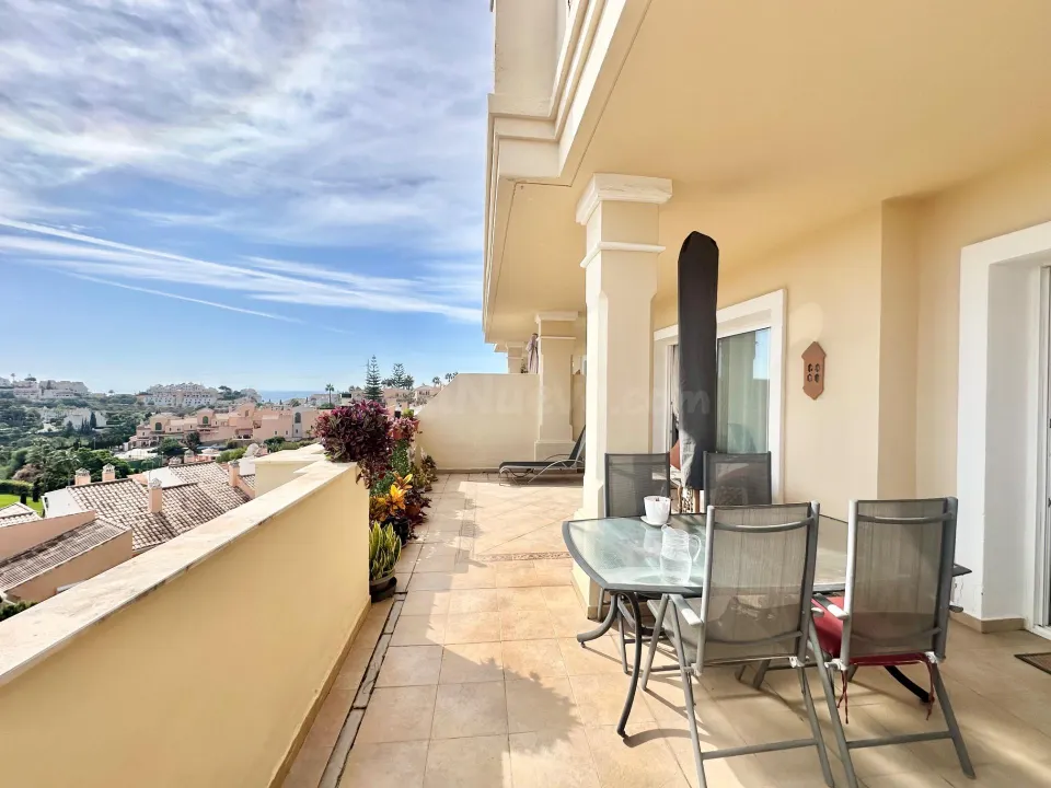 Piso con vistas al mar y la montaña en Miraflores Hills, Riviera del Sol