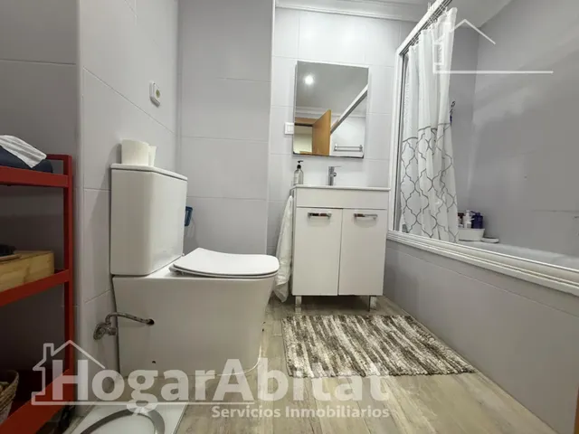 EXTERIOR Y AMPLIO CON CINCO DORMITORIOS Y ASCENSOR — 32