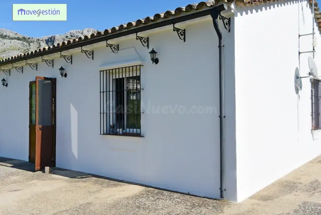 VENTA DE CASA CON TERRENO - foto 2