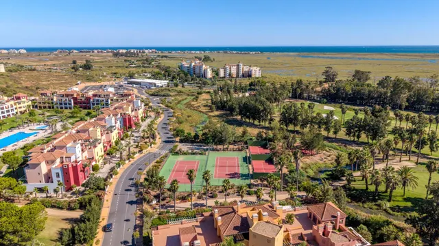 Vive la tranquilidad del golf a pocos kilómetros de las playas de Isla Canela — 26