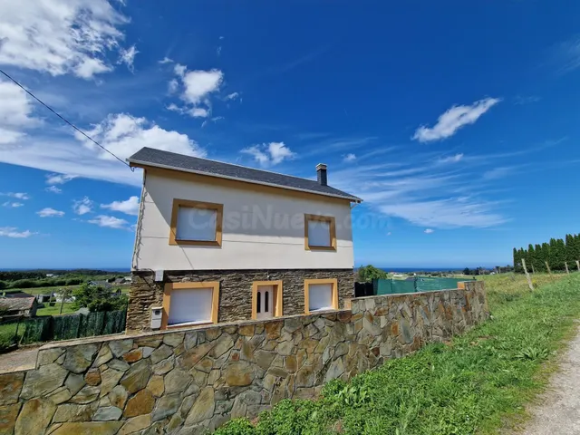 ESTUPEPENDA CASA EN VENTA EN RIBADEO CON VISTAS AL MAR - foto 2