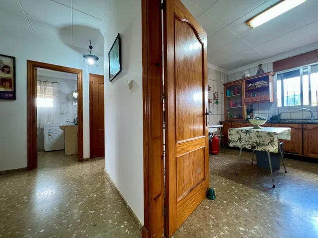 FINCA CON PISCINA, HUERTO, POZO Y VIVIENDA — 36