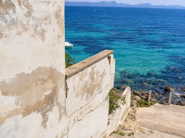 EXCLUSIVA VILLA EN PRIMERA LÍNEA DE MAR CON ACCESO DIRECTO A - foto 4