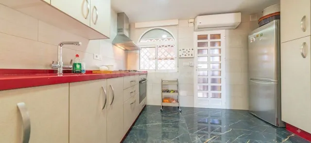 Exclusivo dúplex con sótano-garaje, piscina y a un paso de l - foto 5
