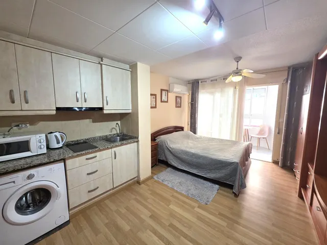 Estudio en Playa del Cura, Torrevieja a Solo Pasos del Mar — 2