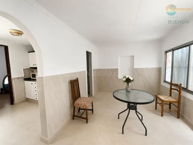 DOS APARTAMENTOS EN PLANTA ALTA Y BAJA CON PARCELA EN ESQUIN - foto 2
