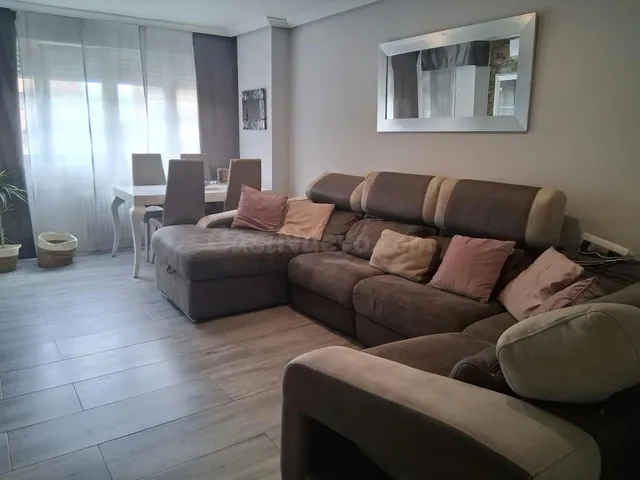 PISO SEMINUEVO ZONA VEREDA DE JAEN CON PATIO - foto 2