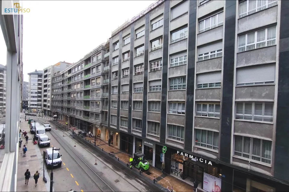 ¡5 habitaciones Y 2 BAÑOS EN PLENO CENTRO! 144 m2 EN CALLE GENERAL ÁLAVA