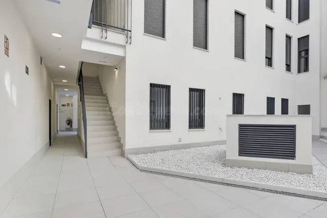 BAJO DE OBRA NUEVA EN TRIANA | 2 DORMITORIOS, PISCINA COMUNI