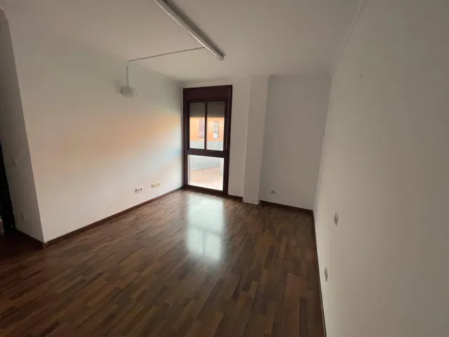 PISO EN VECINDARIO — 24