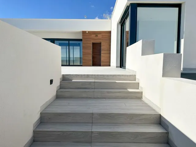 Villa de obra nueva con sótano en Polop, última vivienda - foto 5