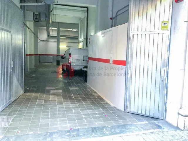 Local comercial de 990 m2 distribuidos en 2 plantas y con 2 viviendas. — 6