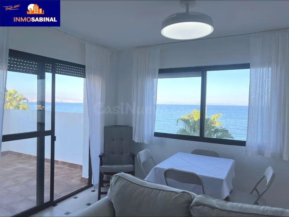Impresionante Piso en Primera Línea de Playa en La Romanilla, Roquetas de Mar por €310.000