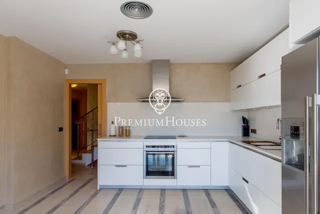 Casa en venta con impresionantes vistas al mar, piscina desbordante y ascensor — 8