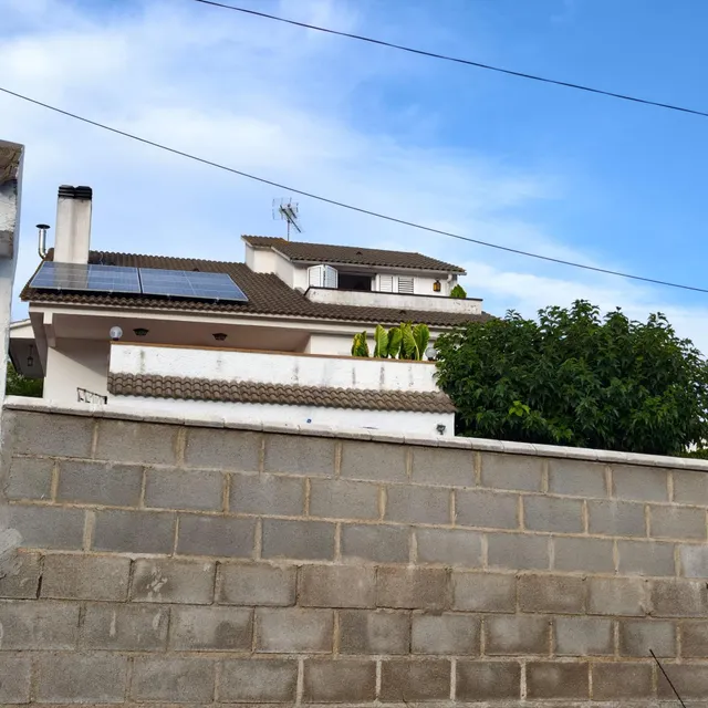 SE VENDE CASA INDEPENDIENTE CON PISCINA CON VISTAS EN CORBERA DE LLOBREGAT BARCELONA — 28