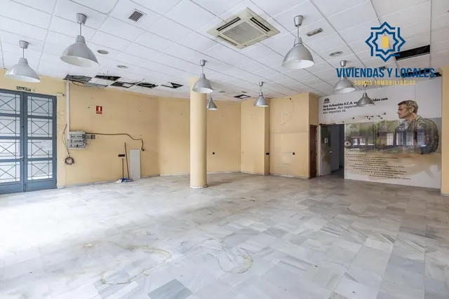 LOCAL COMERCIAL EN ARABIAL JUNTO HIPERCOR — 9