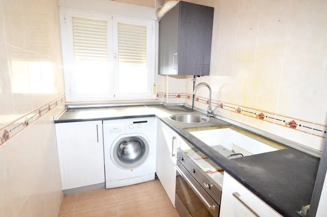 Urbis te ofrece un apartamento en venta en VILLARMAYOR, Sala - foto 2