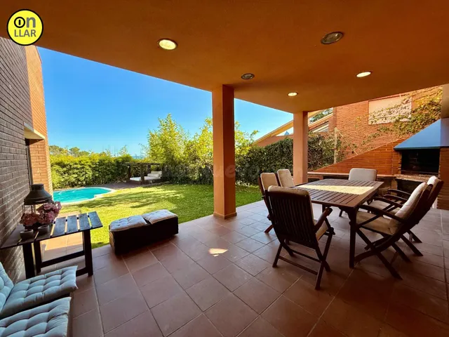 Casa con piscina en l'Ametlla del Vallès (Zona Pinar i Portú - foto 2