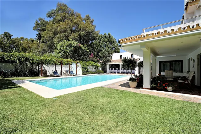 Chalet 5 habitaciones 600m² en venta - Costa Del Sol - foto 4