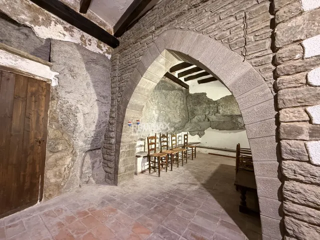Rupit | Casa de piedra con encanto y gran potencial en el corazón del pueblo — 6