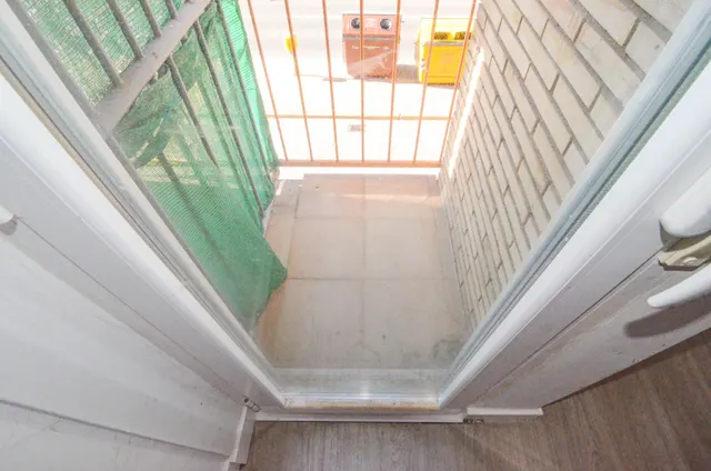 Urbis te ofrece un piso y estudio en venta en zona Salas Bajas, Salamanca. — 23