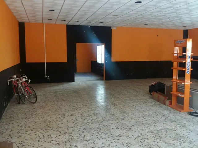 LOCAL COMERCIAL AMPLIO ZONA DE PASO — 5