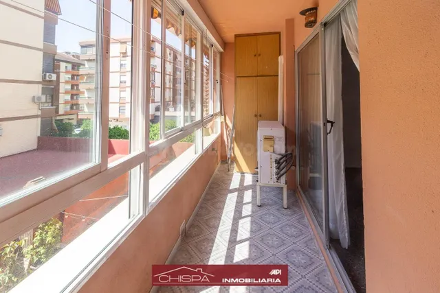 Piso de cuatro habitaciones con plaza de garaje - foto 2