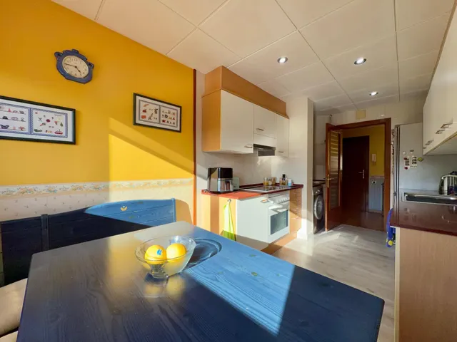 Luminoso piso de 3 dormitorios con suite junto a la plaza Vallès, en el corazón de Sabadell — 9