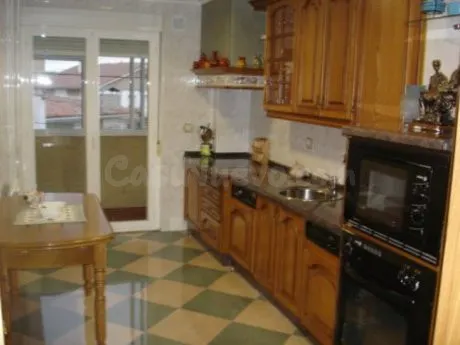 SE VENDE PISO, 90 M2, COCINA, SALÓN, 3 HAB., BAÑO, EXTERIOR, ASCENSOR, VPO