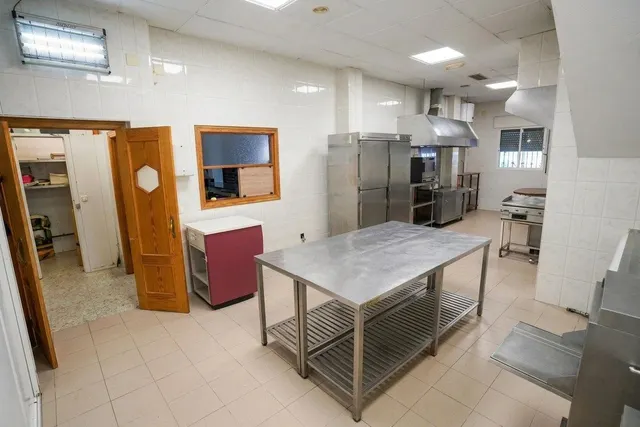 Local comercial de hostelería con gran terraza y salón de eventos en Guadiana. — 45