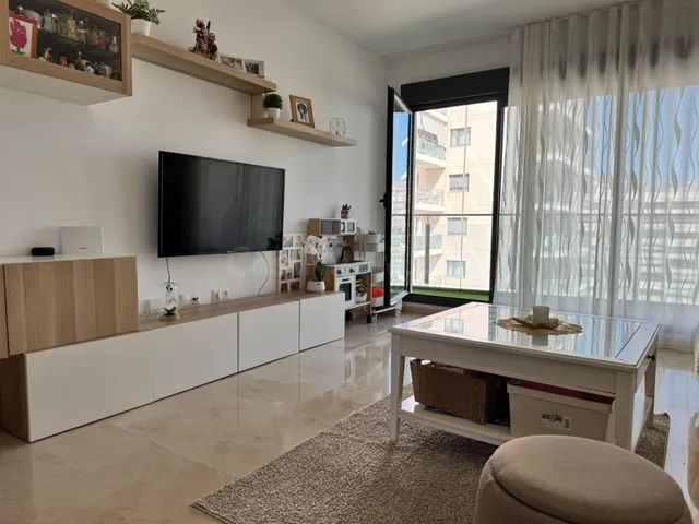 Piso de esquina en planta alta con terraza, garaje y trastero en La Cala de Villajoyosa — 2