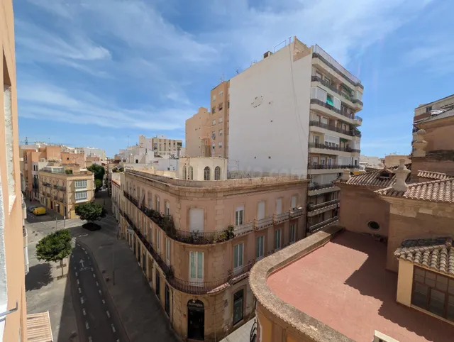 Luz, Diseño y Exclusividad en el Corazón de Almería. - foto 2